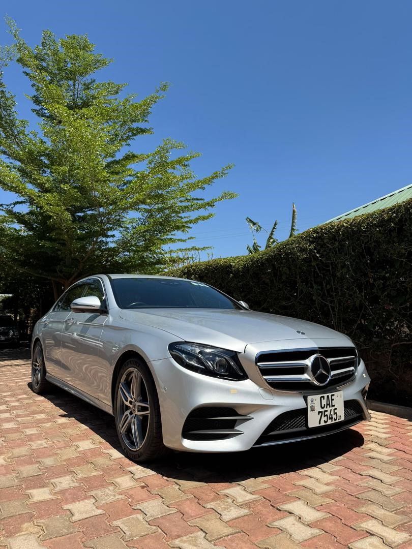 Mercedes C300 arriving in style